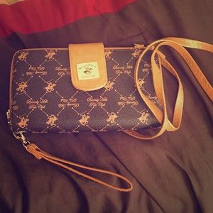 Wristlet/crossbody/wallet